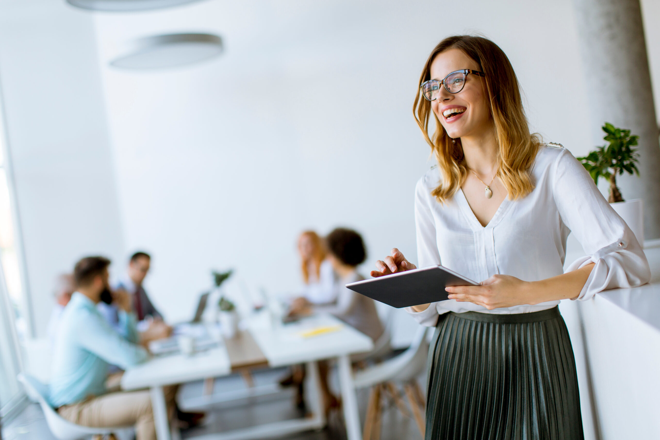 confident woman displaying how to carry yourself as a leader